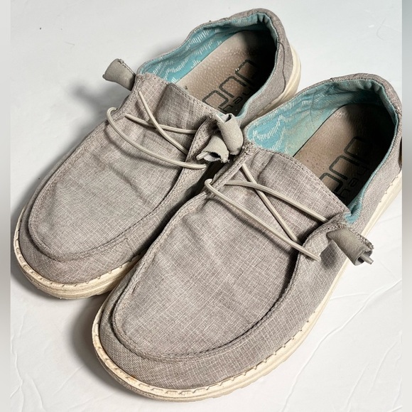 Hey Dude Shoes Wendy Chambray Beige Casual Slip Ons Womens Size 7 - Picture 1 of 9
